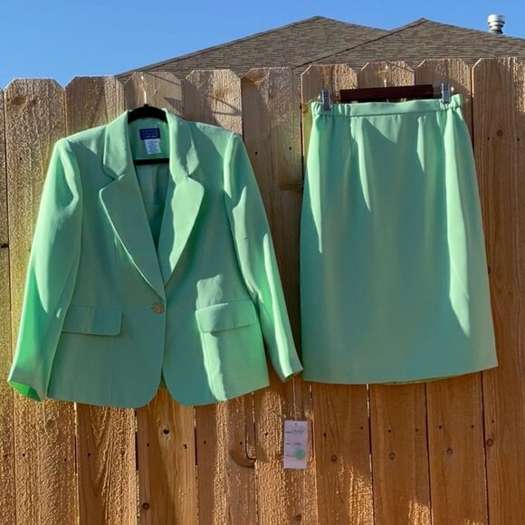 🔥 Take 50% OFF- Signature Collection Women's 2pc Skirt Suits, Size-12P - Picture 1 of 15